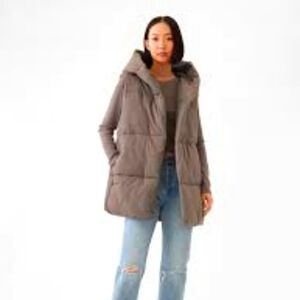 NWT GAP Duvet wrap puffer vest